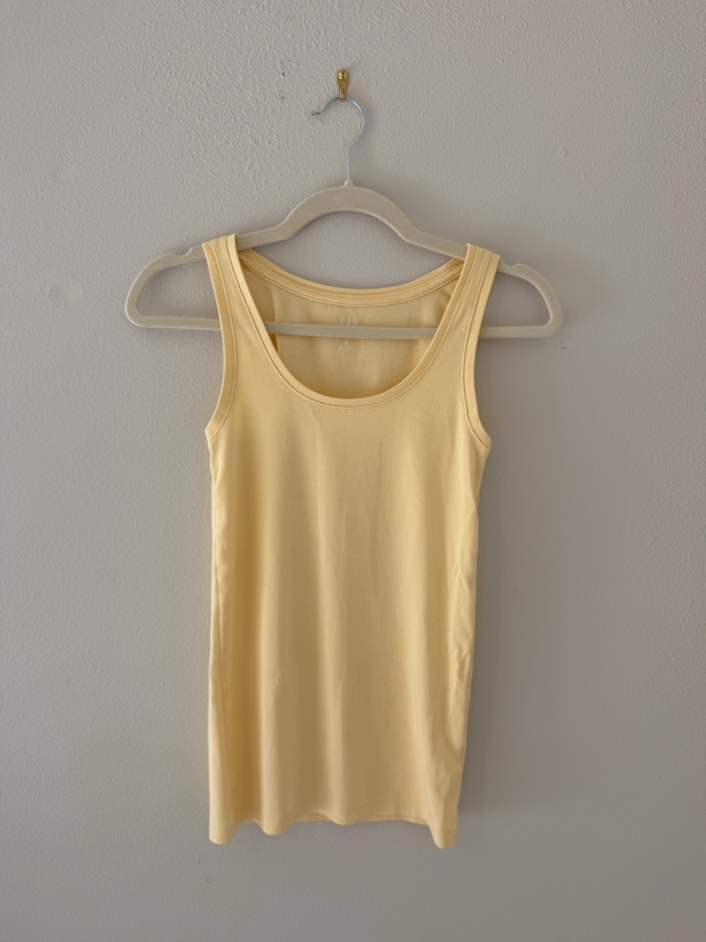 GAP Women's Pale Yellow Scoop Neck Tank Top